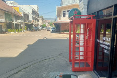 2026-01-21-Laos-Pakse-budka-telefonnaya