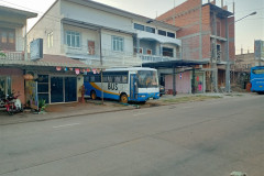 2026-01-21-Laos-Pakse-gruzovoj-avtobus