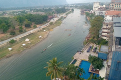 2026-01-16-Vang-Vieng-Elevate-9-vid-iz-kafe-1