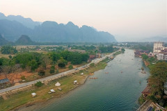 2026-01-16-Vang-Vieng-Elevate-9-vid-iz-kafe-3