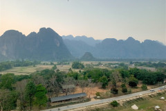 2026-01-16-Vang-Vieng-Elevate-9-vid-iz-kafe-6