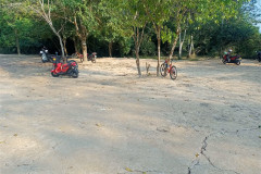 2026-01-16-Vang-Vieng-Pha-Ngern-Silver-Cliff-View-Point-parkovka