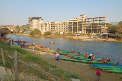 2026-01-16-Vang-Vieng-poezdka-k-Pha-Ngern-Silver-Cliff-View-Point-reka-1