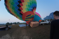 2026-01-17-Vang-Vieng-Vozdushnyj-shar-podgotovka