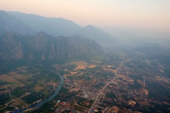 2026-01-17-Vang-Vieng-vozdushnyj-shar-vid-sverhu-14