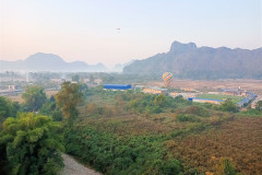 2026-01-17-Vang-Vieng-vozdushnyj-shar-vid-sverhu-24
