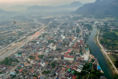 2026-01-17-Vang-Vieng-vozdushnyj-shar-vid-sverhu-6