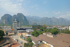 2026-01-16-Vang-Vieng-vid-iz-otelya-krysha-2