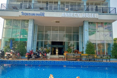 2026-01-17-Vang-Vieng-hotel-2