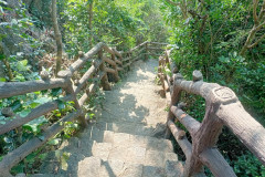 Danang-19-marta-2026-The-Marble-Mountains-spusk