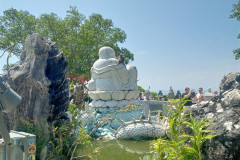 Danang-18-marta-2026-Son-Tra-obezyana-na-budde