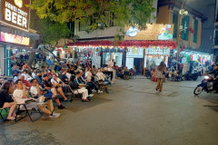 Hanoj-15-marta-2026-Bar-na-perekrestke