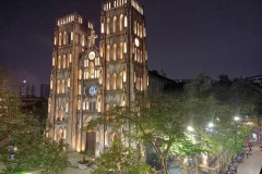 Hanoj-15-marta-2026-hram-s-balkona