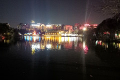 Hanoj-15-marta-2026-ozero-vecherom