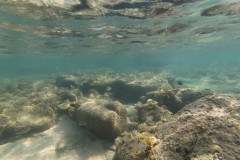 2025-12-30-Koh-Rong-Lonely-Beach-pod-vodoj-kamni-4