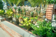 2025-12-28-KohRong-kamni-fontan-u-otelya