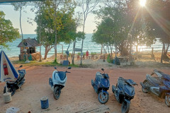 2026-01-02-Koh-Rong-utro-plankton-beach-parkovka