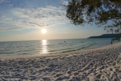 2025-12-30-Koh-Rong-Long-Beach-5