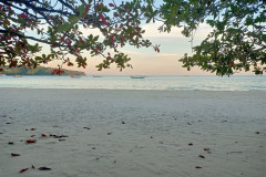 2025-12-28-Sihanouville-Hawaii-Beach-1