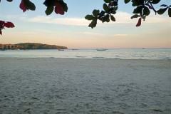 2025-12-28-Sihanouville-Hawaii-Beach-2