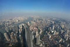 2025-12-14-Shanghai-shanhaj-tauer-vid-na-vostok