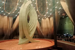 2025-12-14-Shanghai-utro-zdanie-655m-serdtse-2-