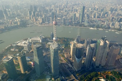 2025-12-14-Shanghai-utro-zdanie-655m-vid-sverhu-1