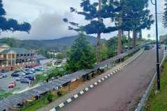 2025-12-20-Cameroon-Highlands-gorod-doroga