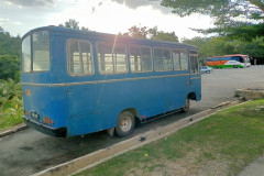 2025-12-23-Taman-Negara-Kuala-Tahan-staryj-avtobus