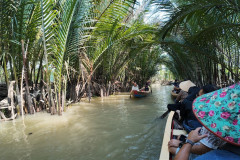 2026-01-28-Saigon-Mekong-na-lodke-po-kanalu