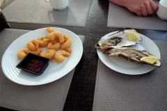 Vladivostok-Ustritsa-v-kafe