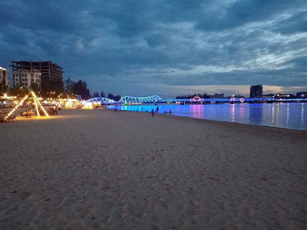 Кампот 26 декабря 2025 пляж вечером