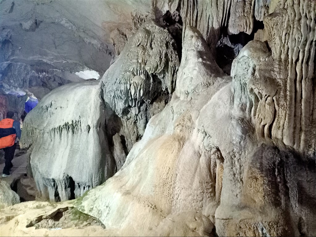 Лаос Ванг-Вьенг 17 января 2026 Phapongkham Cave внутри