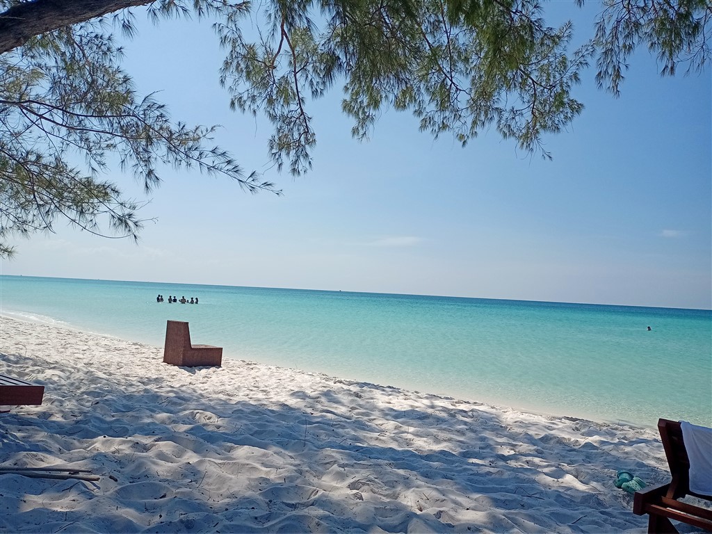 Остров Koh Rong 02 января 2026 long beach sunset bar кресло