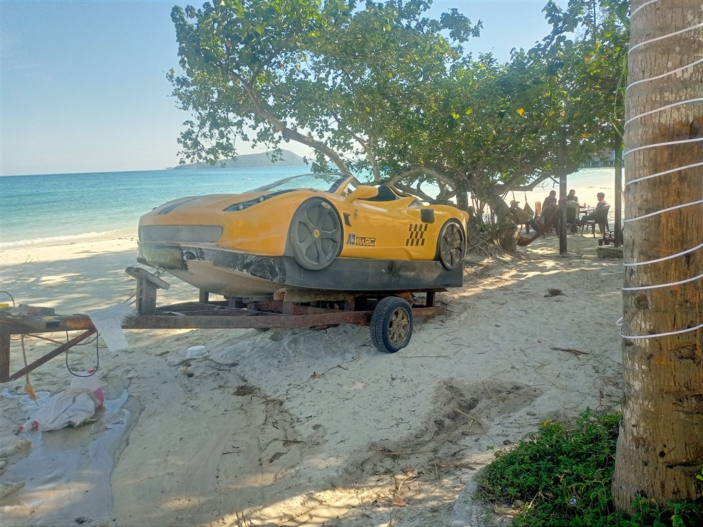 Остров Koh Rong 28 декабря 2025 лодка-машина