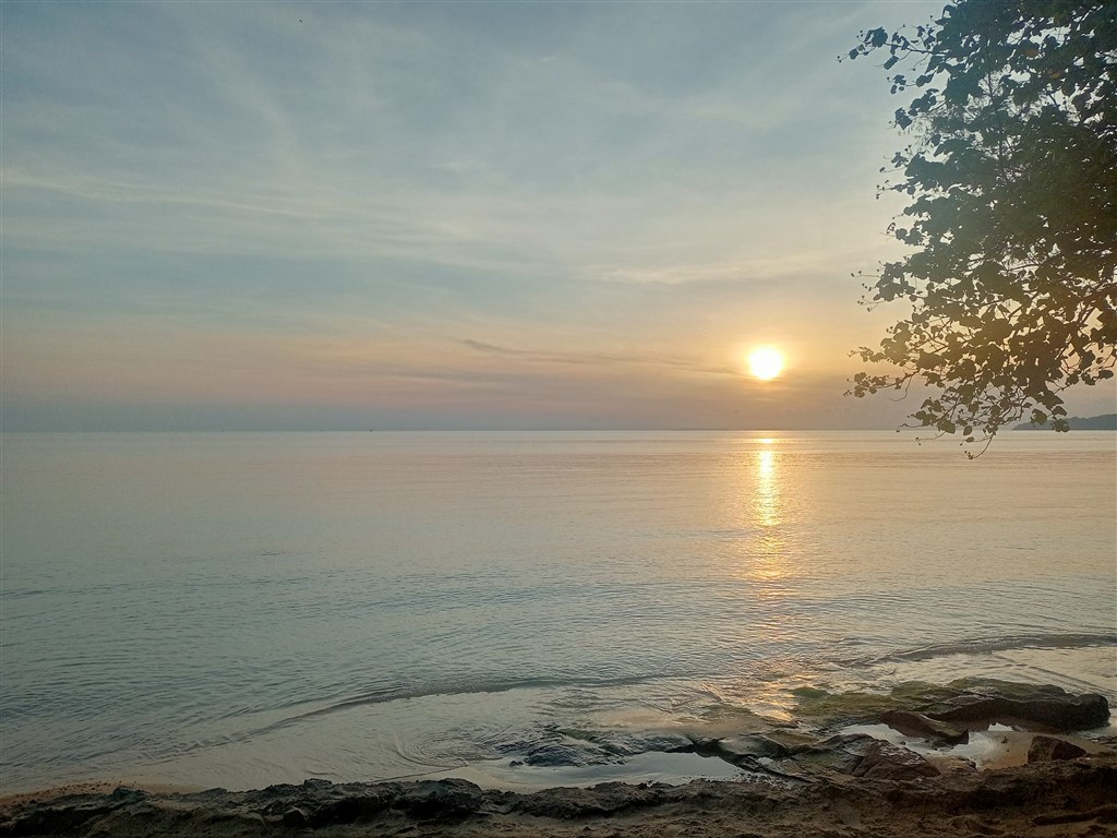 Остров Koh Rong 29 декабря 2025 Plankton Beach восход