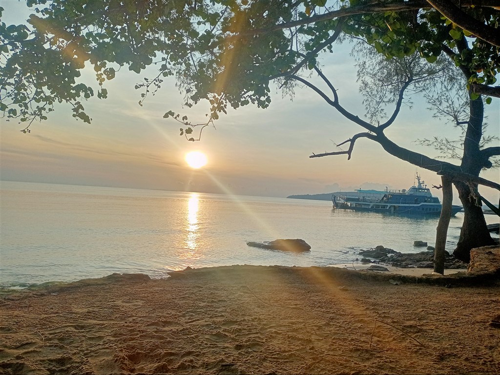 Остров Koh Rong 29 декабря 2025 Plankton Beach