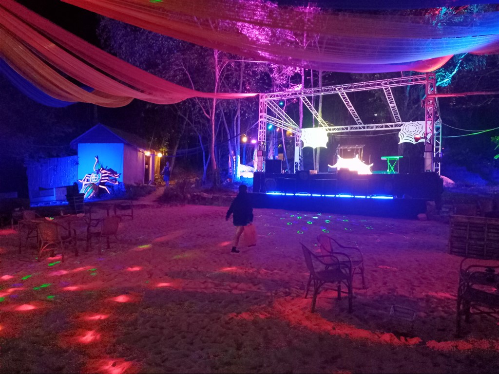 Остров Koh Rong 31 декабря 2025 Немецкий бар