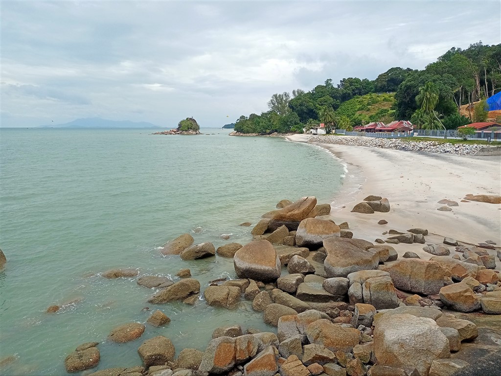 Пинанг 18 декабря 2025 Tropical Public Beach 13