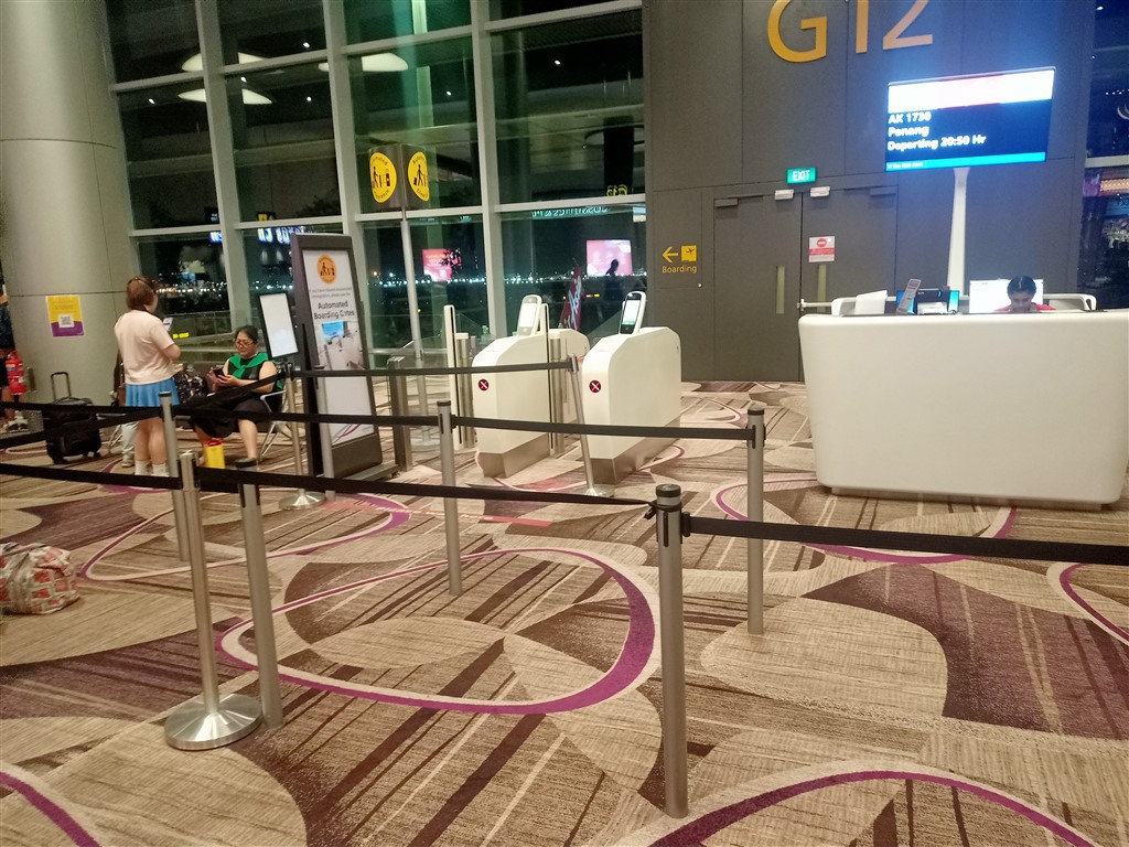 Сингапур 17 декабря 2025 Changi терминал выхода gate12