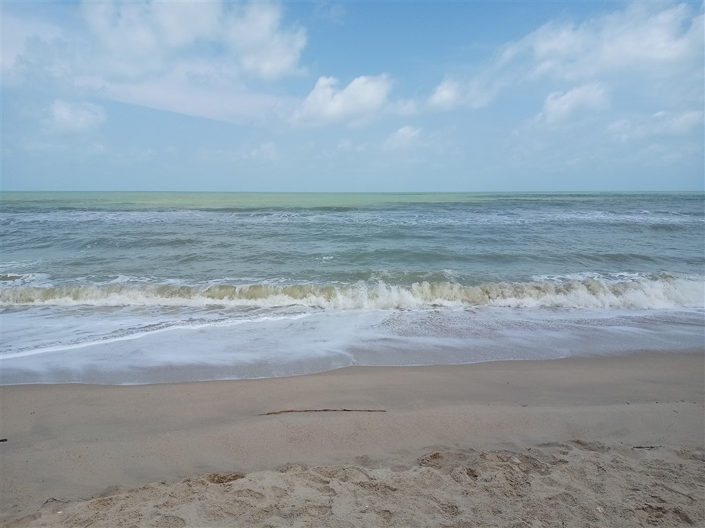 Пляж Samila Beach прибой Сонгхла - 09 февраля 2025